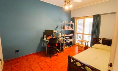 Venta Casa en Lanús Oeste 4 ambientes Modernos y Cálidos con Garaje 2 autos y fondo libre