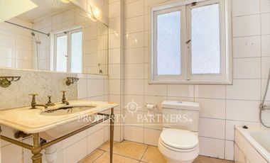 Amplia casa en venta cercana a parque Metropolitano, Providencia.