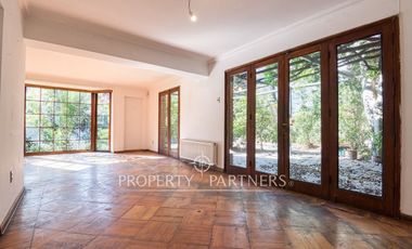 Amplia casa en venta cercana a parque Metropolitano, Providencia.