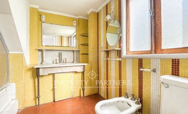 Amplia casa en venta cercana a parque Metropolitano, Providencia.