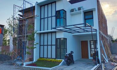 Rumah Baru Dalam Perumahan di Jalan Kaliurang: 2 Lantai