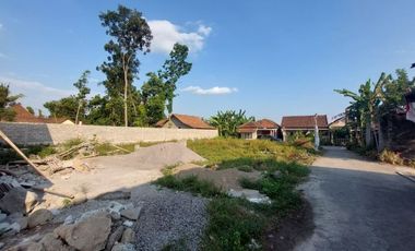 SISA 1 RUMAH HARGA MIRING TANAH LUAS DEKAT JALAN JOGJA SOLO
