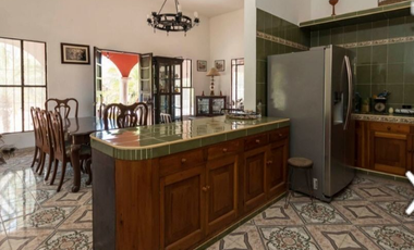 Casa en venta,  Estilo Colonial, Chicxulub Pueblo, cerca de la playa.