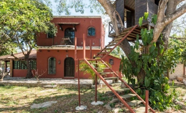 Casa en venta,  Estilo Colonial, Chicxulub Pueblo, cerca de la playa.