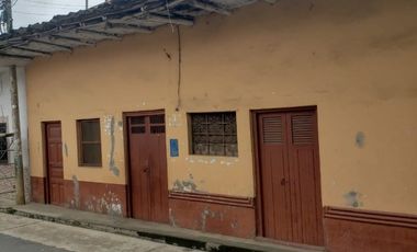 Una casa antigua, sí. Pero a dos cuadras de la plaza mayor.