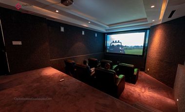 Casa de Lujo con Alberca y Cine Colinas de San Javier