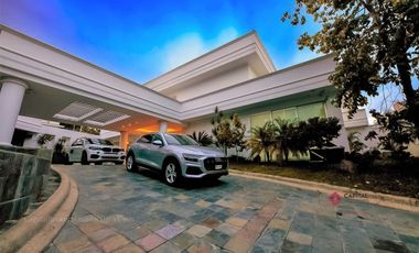 Casa de Lujo con Alberca y Cine Colinas de San Javier