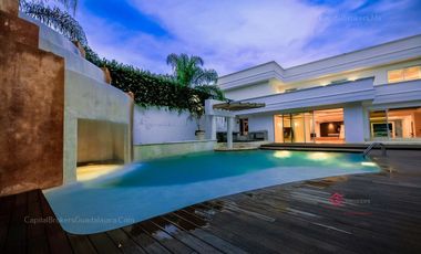 Casa de Lujo con Alberca y Cine Colinas de San Javier