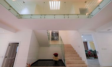 Casa de Lujo con Alberca y Cine Colinas de San Javier