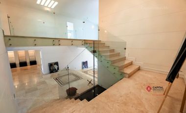 Casa de Lujo con Alberca y Cine Colinas de San Javier