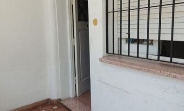 Excelente PH al frente tipo casa 3 amb ubicado en Carlos Tejedor 227 Lomas de Zamora