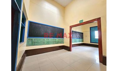 ¿Buscas un espacio perfecto para hacer crecer tu negocio? Su ubicación privilegiada, cerca de la Tradicional Plazuela Merino y la Av. Sánchez Cerro, g