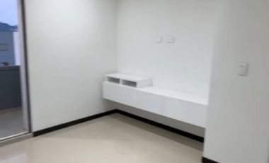 apartamento en venta en avenida 30 de agosto. Cod V4897