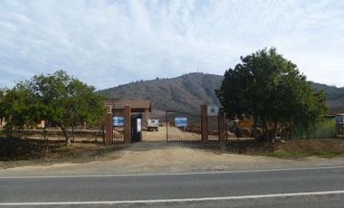 Parcela con quincho y piscina, Casablanca