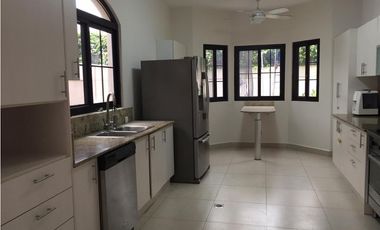 Alquiler de casa en Costa Sur, Residencial Doral