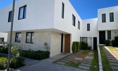 Preciosa Casa en El Refugio, 3 Habitaciones, Estudio, Jardín, Alberca, GÁNALA !!