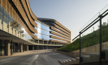 Oficina en Arriendo en Vespucio Norte / Santa María
