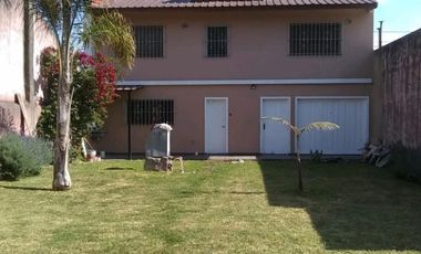 CHALET, 5 AMBIENTES, FONDO LIBRE