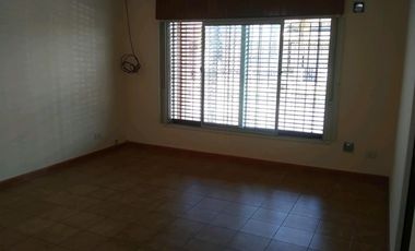 CHALET, 5 AMBIENTES, FONDO LIBRE