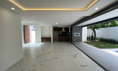 Casa nueva en venta con vigilancia, 5 recámaras en la zona dorada de Cuernavaca