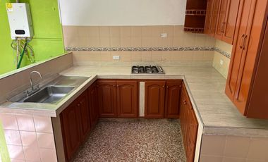 casa en arriendo en granada. Cod A108214