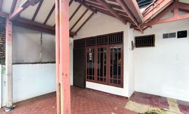 Rumah LB 100 Strategis 8 Mnt ke Stasiun Klender Baru Siap Huni J-41160