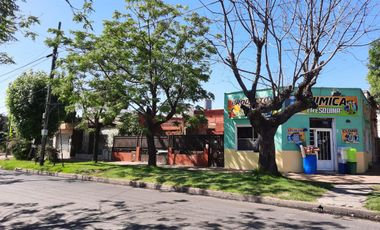 Casas y Locales en casco céntrico de Moreno