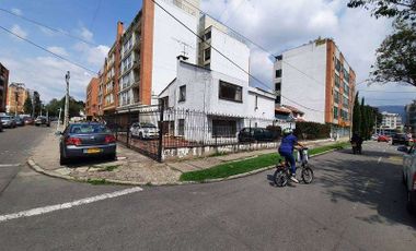 Se venden dos casa lotes esquineras en la zona de Cedritos, Barrio Nueva Autopista.