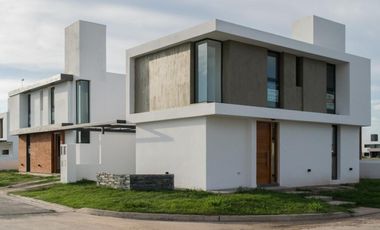 Vendemos hermosos Duplex 2 dor san Ignacio VIllage