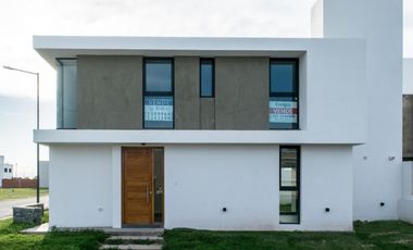 Vendemos hermosos Duplex 2 dor san Ignacio VIllage
