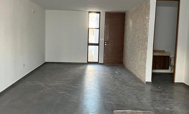 Casa con Paneles Solares y Piscina en Privada Exclusiva – Junto a Colegio Smarti