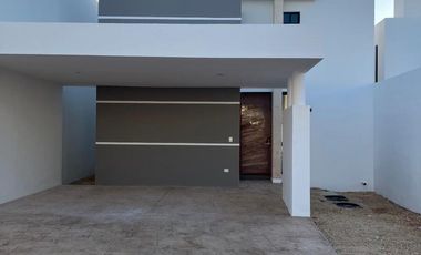 Casa con Paneles Solares y Piscina en Privada Exclusiva – Junto a Colegio Smarti