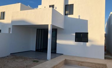Casa con Paneles Solares y Piscina en Privada Exclusiva – Junto a Colegio Smarti