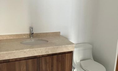 Casa con Paneles Solares y Piscina en Privada Exclusiva – Junto a Colegio Smarti