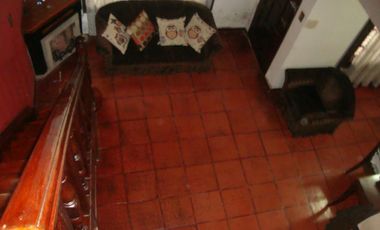 BURZACO: MUY LINDO CHALET, EN 2 PLANTAS, GARAGE , PATIO Y AMPLIA TERRAZA