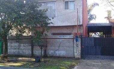 Ph en dos plantas de dos dormitorios, baño, cocina comedor