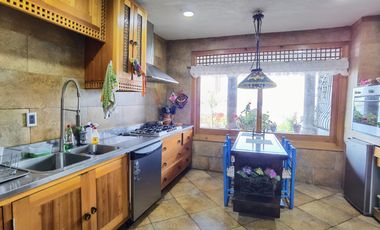 CASA EN VENTA CON EXCELENTE VISTA AL LAGO