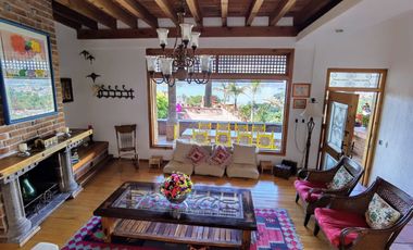 CASA EN VENTA CON EXCELENTE VISTA AL LAGO