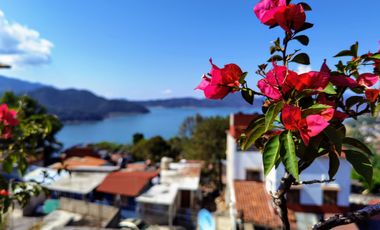 CASA EN VENTA CON EXCELENTE VISTA AL LAGO