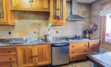 CASA EN VENTA CON EXCELENTE VISTA AL LAGO