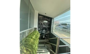 Edificio Comercial en Urdesa Central