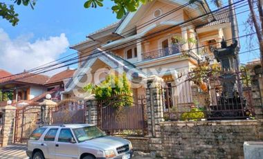 RUMAH STYLE KOLONIAL MODERN DI MOH YAMIN RENON DENPASAR, BALI