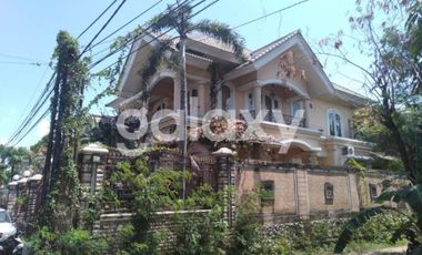 RUMAH STYLE KOLONIAL MODERN DI MOH YAMIN RENON DENPASAR, BALI