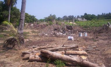 Terreno de 9,000 m² sobre carretera a la altura de tres vidas