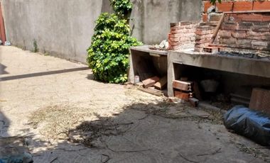 AMPLIA CASA DE 5 AMB. &ampquotA TERMINAR" CON GRAN JARDÍN