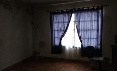 AMPLIA CASA DE 5 AMB. &ampquotA TERMINAR" CON GRAN JARDÍN