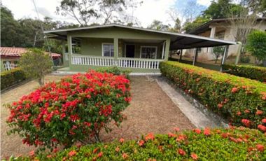 VENTA CASA CON AMPLIO JARDIN, 2 REC, 1B, EN SECTOR LA CHORRERA