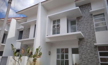 Rumah dijual siap huni ready stock konsep ala villa mewah cantik di Pusat kota Cisaranten Arcamanik