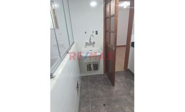 🏡 En Venta – Exclusivo Departamento Flat En 3Er. Piso En Urbanización Sagitario, Surco.