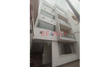 🏡 En Venta – Exclusivo Departamento Flat En 3Er. Piso En Urbanización Sagitario, Surco.